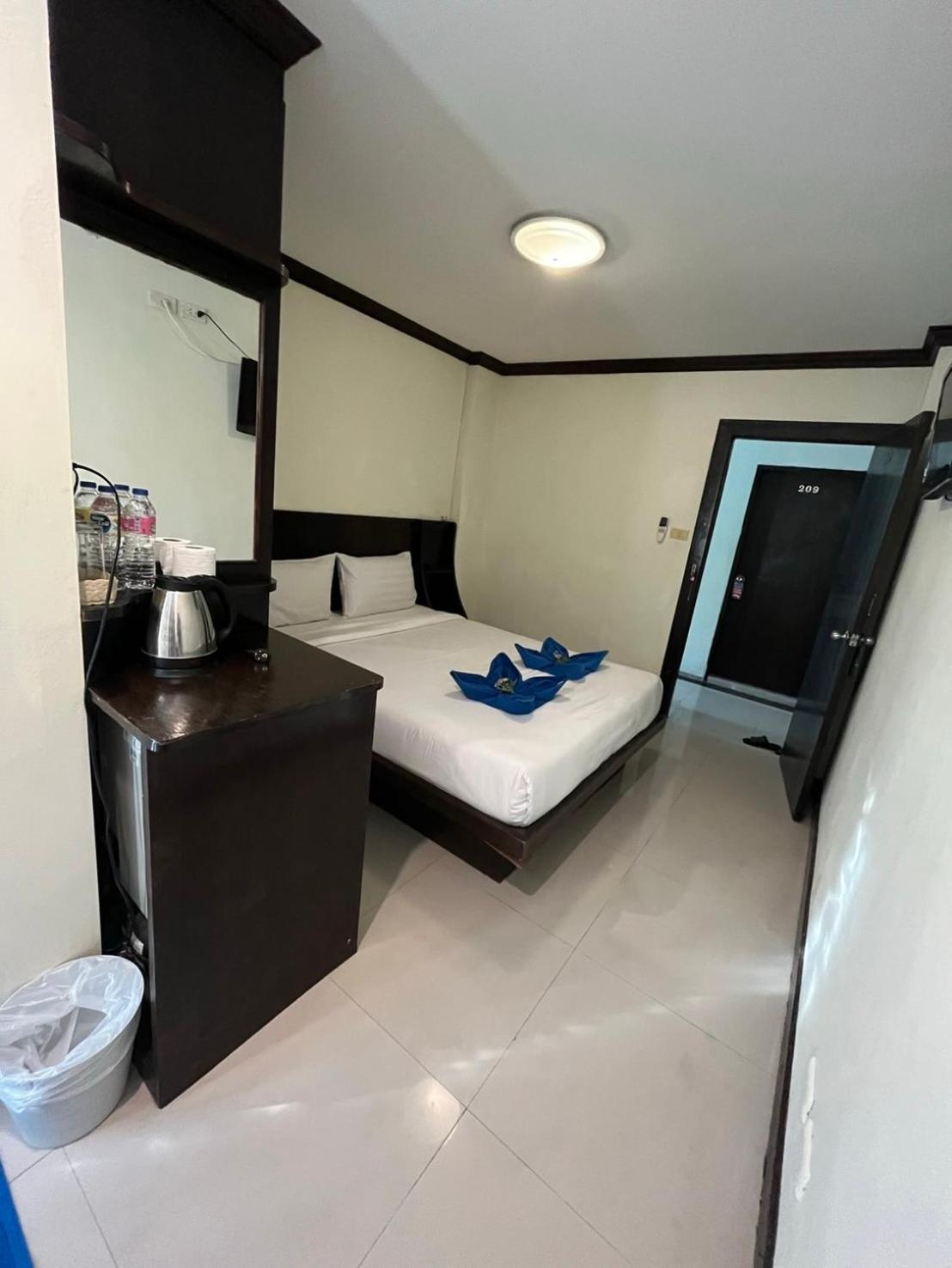Blueskyhouse Patong酒店 外观 照片